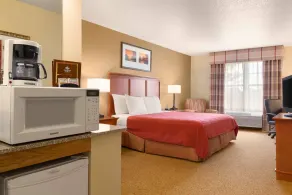 Country Inn & Suites by Radisson, Sycamore, IL - Room
