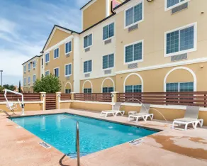 Comfort Suites Odessa near University - Piscine