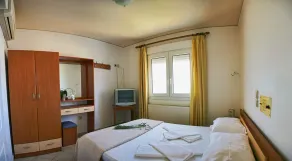 Gera Bay Studios And Apartments - Room