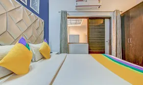 Itsy Hotels Golden Vista Near Noida City Centre - Room