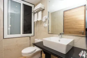 Shuvatara Suites & Spa, Thamel - Bathroom