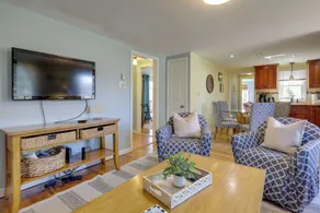 1 Mi to South Village Beach: Bbq-ready Retreat - Interiør