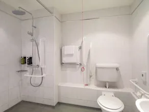 Garner Hotel Lincoln by IHG - Badezimmer