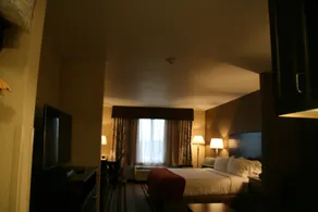 Holiday Inn Express & Suites Nevada by IHG - Zimmer