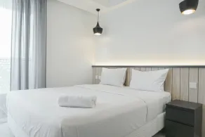 Luxurious 2BR at West Vista Apartment By Travelio - Zimmer