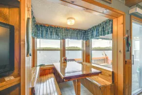 Waterfront Harrisville Home w/ Outdoor Fireplace! - Interiør
