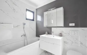 Beautiful Home in Split With 4 Bedrooms, Wifi and Outdoor Swimming Pool - Bad