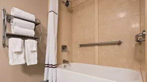 Best Western Plus Sunrise Inn - Bathroom