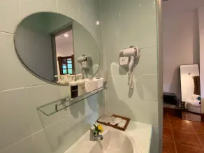 Samma Karuna Resort - Intoxicants free - Bathroom