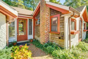 Steps to Beach: Timeless Home w/ Cotuit Bay View! - Innenbereich