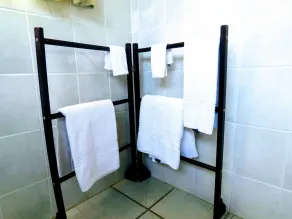 Wild Olive Cottage for 2 People in Wonderful Garden! - Bathroom