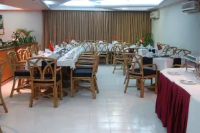 Hotel De Crystal Crown - Restaurant