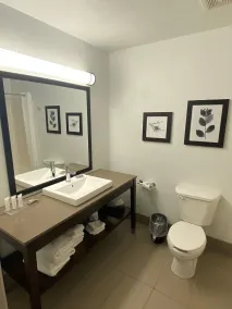 Country Inn & Suites by Radisson, Council Bluffs, IA - Salle de bain