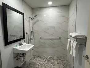 Suburban Studios Newport News - Hampton - Badezimmer