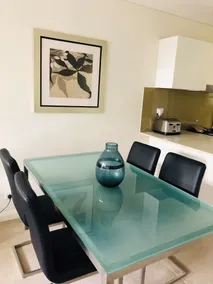 Wyndel Apartments - Encore - In-room dining