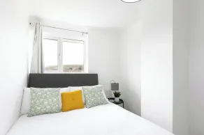 Amazing 3Bed 2Bath House with Garden, Parking, WiFi Near Stevenage Train Station - Chambre