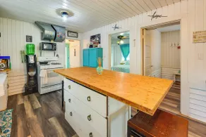 Lakefront Antioch Cottage w/ Dock & Gas Grill! - Interiør
