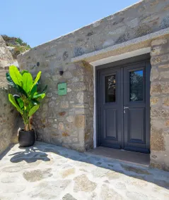 Ikies of Mykonos - Interior entrance