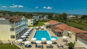 Manousis ApartHotel - Piscine