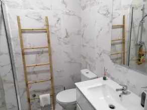 Agréable maison conviviale et familiale avec terrasse, jardin et barbecue | Vue montagne - Salle de bain