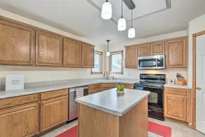 Altoona Home 11 Mi to Downtown Des Moines - Interior