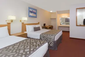 Suburban Studios near Mesa Verde - Chambre