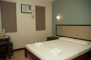 Asiatel Hotel, Sta. Rosa, Laguna - Chambre