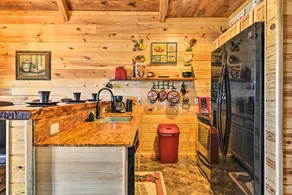 2 Mi to Lake Hamilton: Hot Springs Cabin Rental! - Innvendig