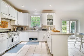 Serene Hudson Valley Escape w/ Pool & Grill - Interiör