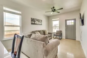 2 Mi to Dtwn Dining! Pet-friendly Temple Townhome - Innvendig