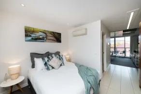 Accommodate Canberra - Mode - Camera