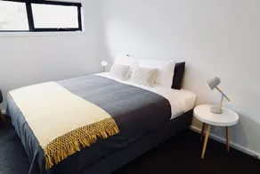 By Moonlight - Habitación