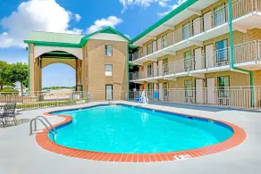 Super 8 by Wyndham Lakeland - Piscine