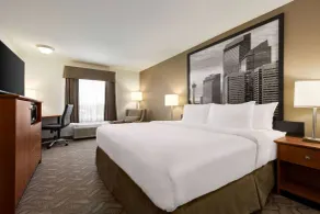 Super 8 by Wyndham Calgary Shawnessy Area - Quarto