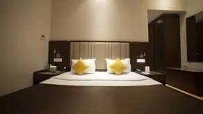 HOTEL RAJHANS ABHINANDAN - Room