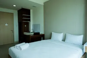 Homey Studio Room Tree Park Apartment near BSD City - Room