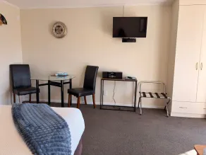 Tudor Lodge Motel - Chambre