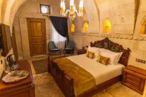 Solo Cave Suites - Room