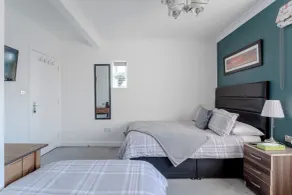 Family room with private bathroom - Værelse