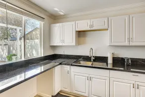 Between LA & Orange County: Quiet Getaway w/ Patio - Innvendig