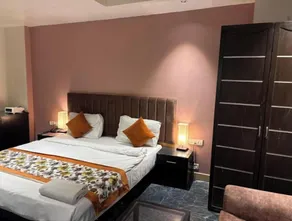 The Centrum New Friends Colony Delhi - Corporate Hotel - Zimmer