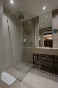 Infinity Hotel & More - Bathroom