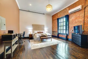 Heart of Downtown Marshall: Boutique Studio Stay! - Interior