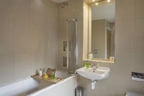 The White Horse Hotel, Romsey, Hampshire - The Coaching Inn Group - Badeværelse