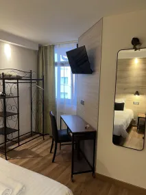 Hotel des 4 Soleils - Værelse