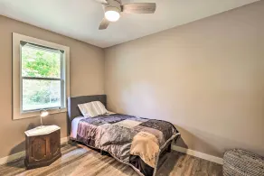 Near Hiking + Wineries! Newland Retreat w/ Creek - Interiør
