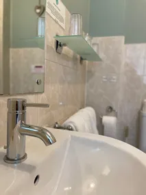 Pilgrim Hotel - Baño