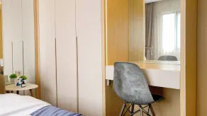 Modern Look 2BR at Puri Garden Apartment By Travelio - Zimmer