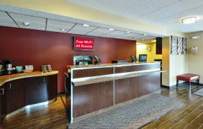 Red Roof Inn Louisville Expo Airport - Lobby