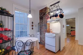 Riverfront Studio w/ Private Patio & Garden! - Innvendig